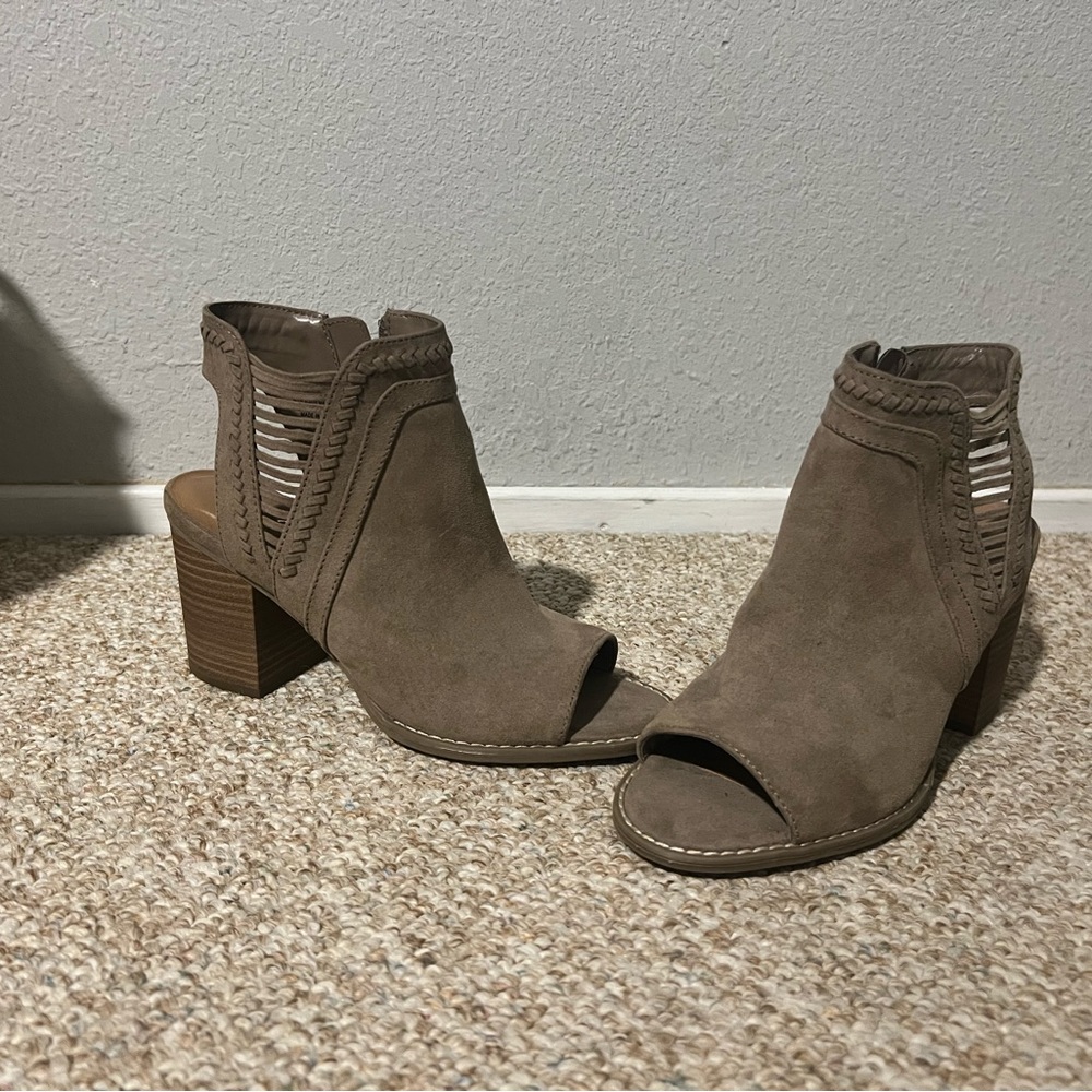 Universal Thread Open Toe Open Heel Ankle Bootie, size 8